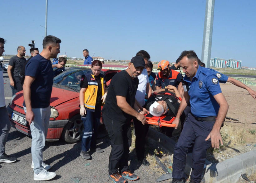 AYT sınavına girmeye giden öğrenciler kaza yaptı: Bir ölü, üçü ağır 10 yaralı - Resim: 1