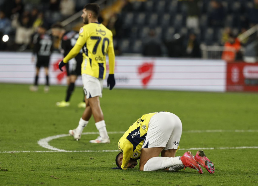 Mourinho'nun üçlü savunmasına sert eleştiri: Cengiz Ünder kopmuş, Amrabat tel tel dökülüyor - Resim: 3