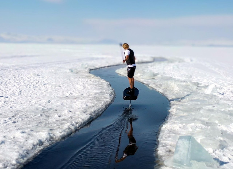 Buz kaplı Çıldır Gölü'nde nefes kesen sörf gösterisi - Resim: 3