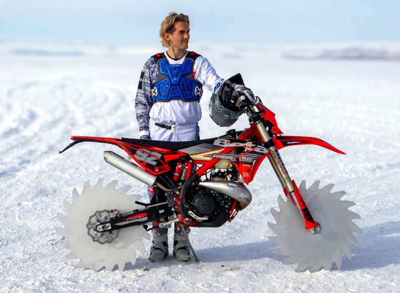 Buz kaplı Çıldır Gölü'nde nefes kesen sörf gösterisi - Resim: 2