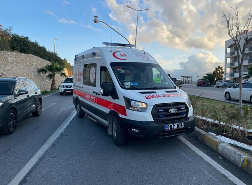 Kuşadası’nda motosiklet refüje çarptı; 1 ölü, 1 ağır yaralı - Resim: 2