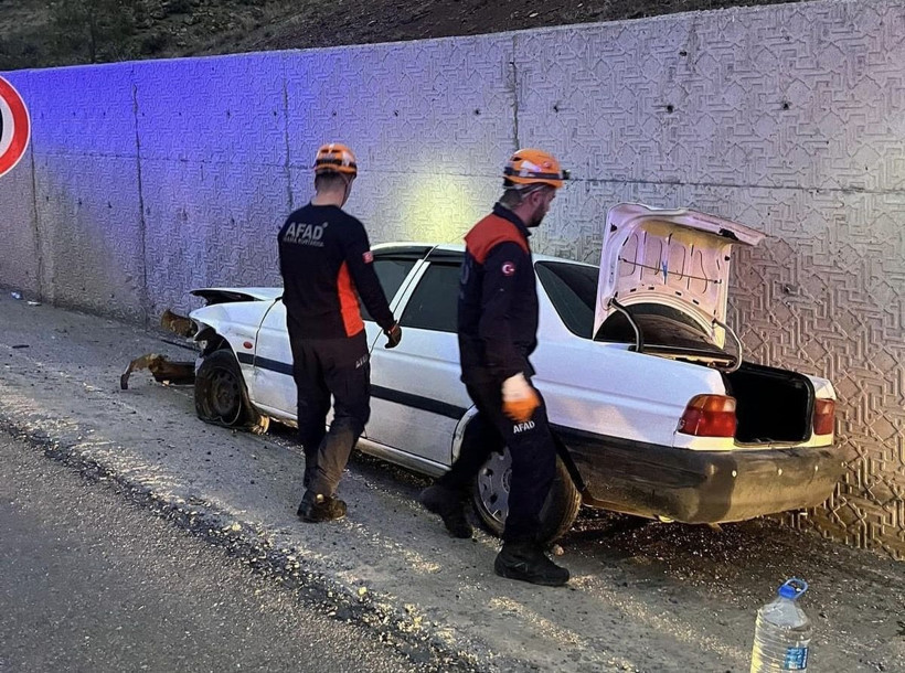 Sivas’ta otomobil yolcu otobüsüyle çarpıştı: 5 yaralı - Resim: 1