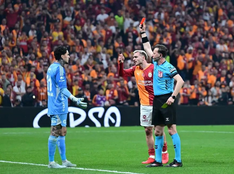 Fenerbahçe yönetiminden Ederson kararı: Üst üste hataları tepki çekmişti - Fotoğraf: 7