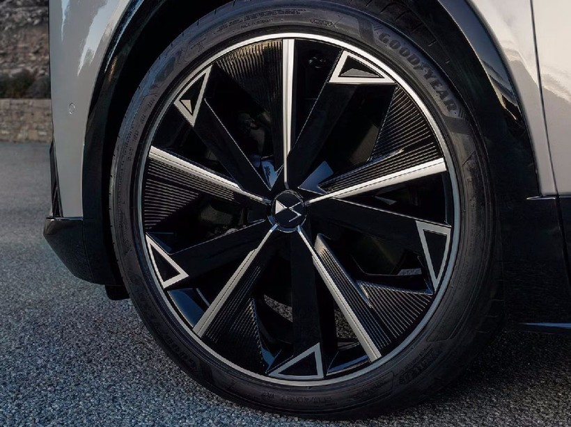 DS Automobiles Mayıs 2025 fiyatları açıklandı: Fransız lüksü asfaltları eritiyor, cüzdanları yoruyor! - Resim: 2