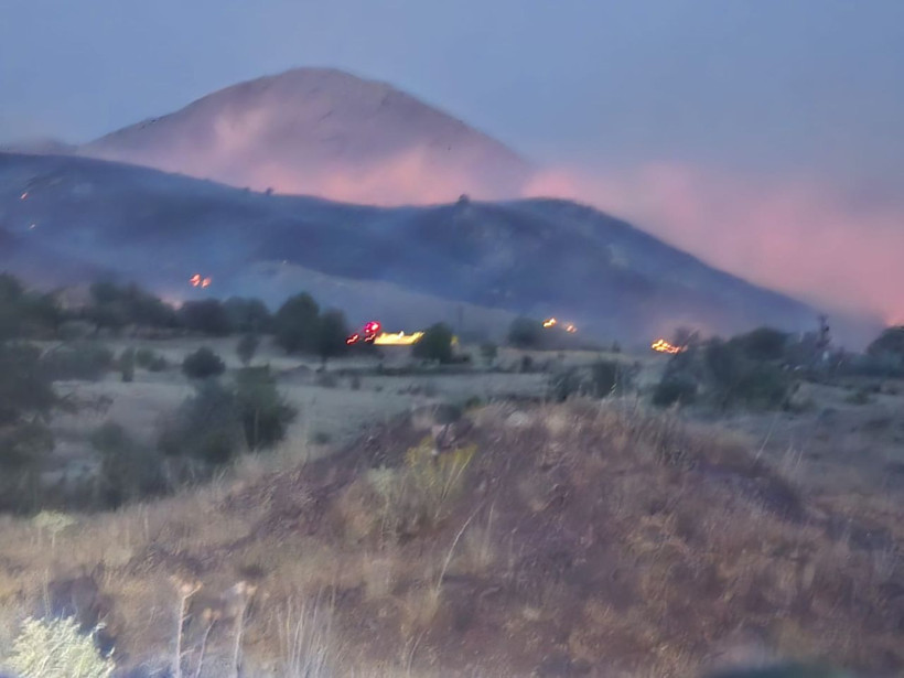 Elazığ’da otluk alanda çıkan yangın kontrol altına alındı - Fotoğraf: 3