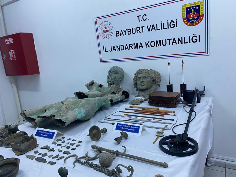 Bayburt’ta 156 adet tarihi eser ele geçirildi; operasyon anı kamerada - Fotoğraf: 7