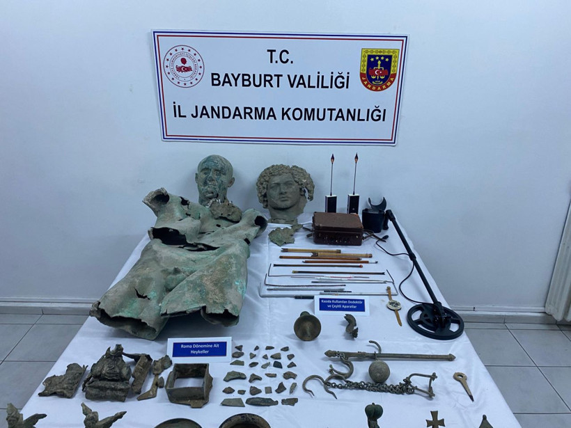 Bayburt’ta 156 adet tarihi eser ele geçirildi; operasyon anı kamerada - Fotoğraf: 8