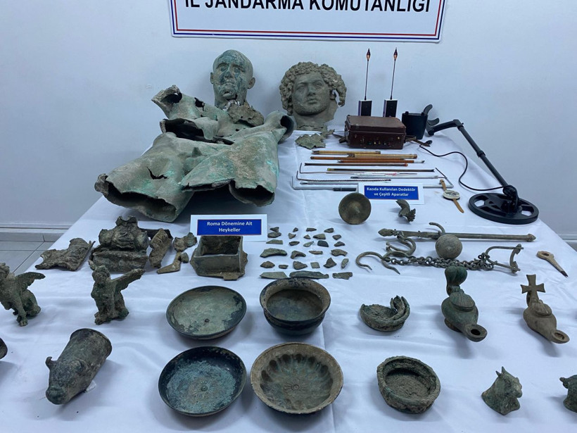 Bayburt’ta 156 adet tarihi eser ele geçirildi; operasyon anı kamerada - Fotoğraf: 10