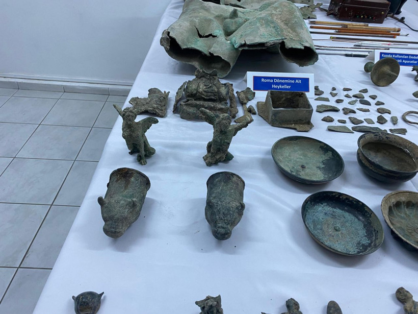 Bayburt’ta 156 adet tarihi eser ele geçirildi; operasyon anı kamerada - Fotoğraf: 6