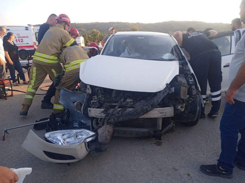 Bursa’da otomobiller çarpıştı: 6’sı çocuk 12 yaralı - Resim: 4