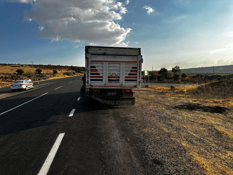 Gaziantep'te otomobil, kamyonun altına girdi - Resim: 2