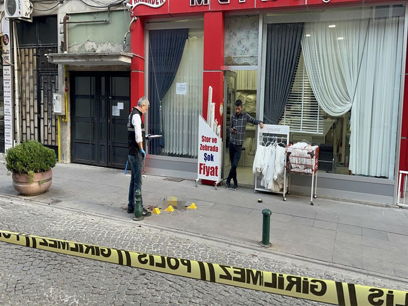 Sokakta bir kişiyi pompalı tüfekle yaralayan saldırganın kaçış anı kamerada - Resim: 1