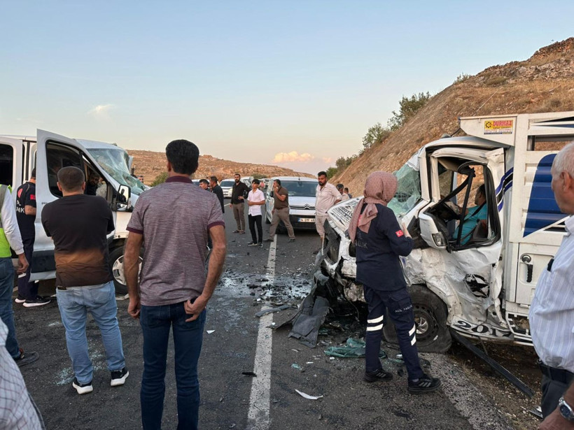 Mardin'de iki kamyonet kafa kafaya çarpıştı: 4 yaralı - Resim: 2