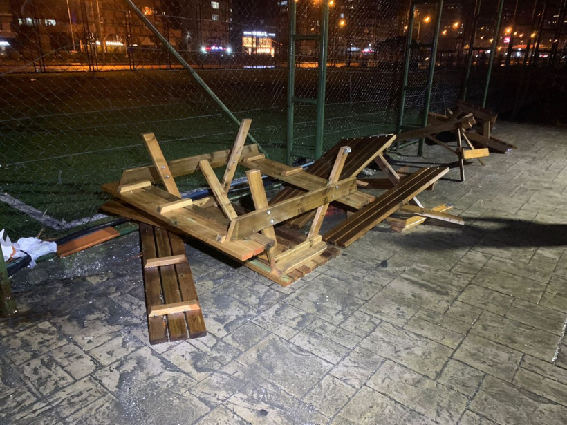 Rize'de fırtına; dev dalgalar işletmenin camlarını kırdı, sarsıntı oluşan 8 katlı apartman boşaltıldı - Resim: 4