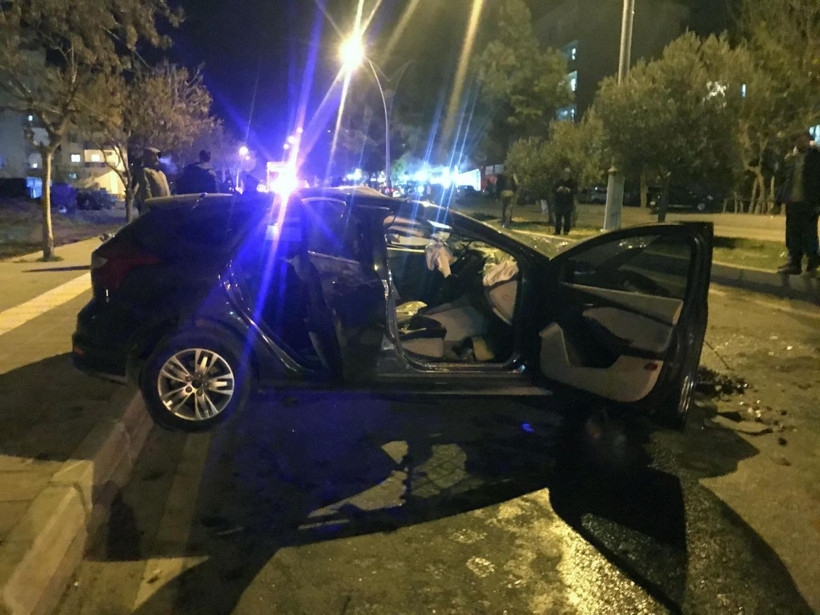 Yol temizlik aracıyla çarpışan otomobilin sürücüsü yaralandı - Resim: 2