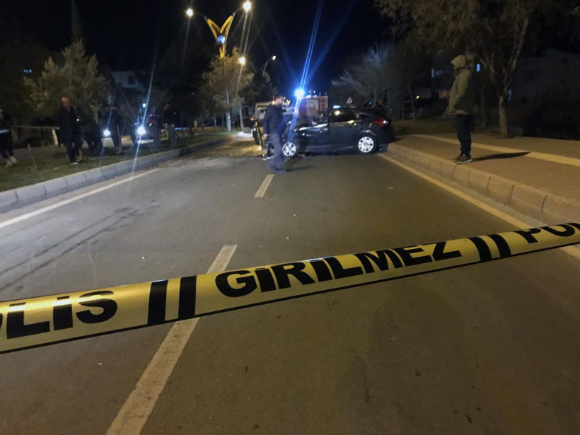 Yol temizlik aracıyla çarpışan otomobilin sürücüsü yaralandı - Resim: 1