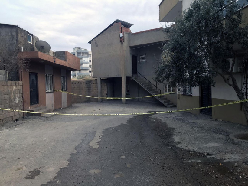 İntiharını önlemeye çalışan annesini kazara vurdu, ardından kendisine ateş etti: 2 yaralı - Resim: 3