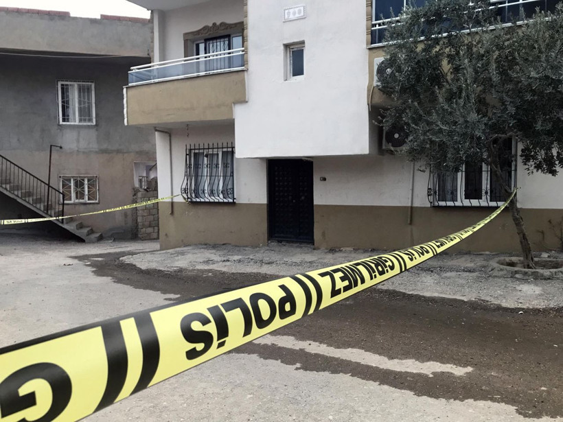 İntiharını önlemeye çalışan annesini kazara vurdu, ardından kendisine ateş etti: 2 yaralı - Resim: 4
