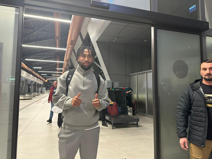 Yıldız futbolcu özel uçakla geldi! Yıldız futbolcu özel uçakla geldi - Resim: 2