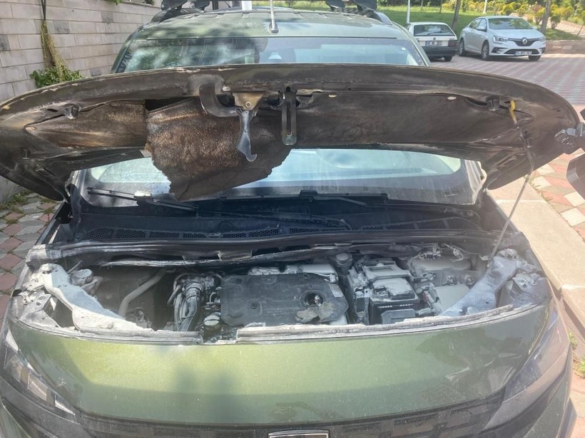 Yeni aldığı Peugeot marka arabası önce 4 kere servise girdi sonra otoparkta alev aldı - Resim: 3