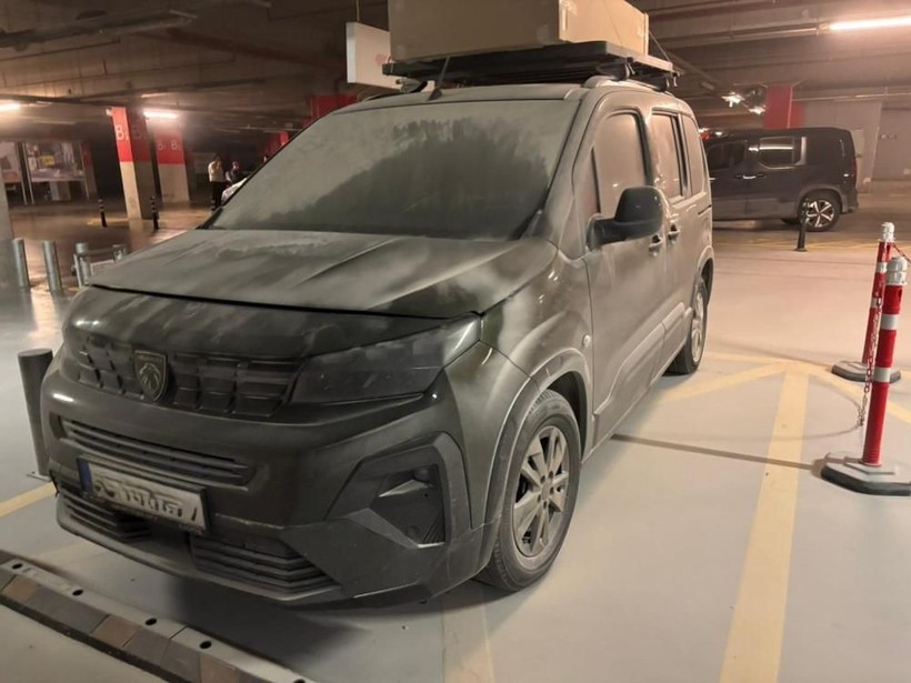 Yeni aldığı Peugeot marka arabası önce 4 kere servise girdi sonra otoparkta alev aldı - Resim: 4
