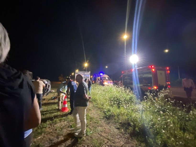 Minibüs tarlaya savrulup, devrildi: 1 ölü, 1 yaralı - Resim: 3