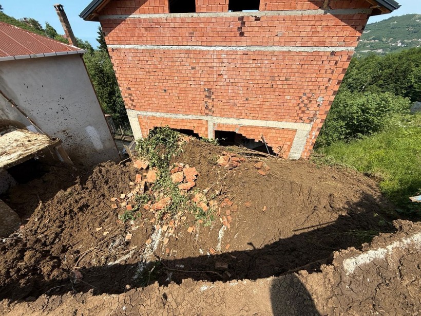 Trabzon’da heyelanda 3 ev hasar gördü - Resim: 3