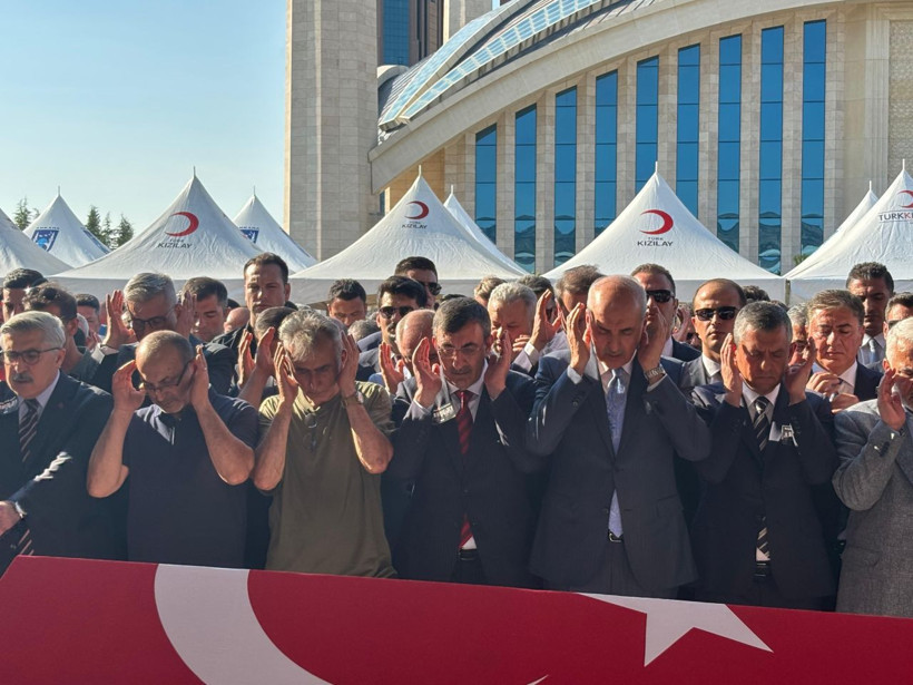 Orman yangını şehitlerimize veda... Şehit AKUT gönüllüleri son yolculuğuna uğurlandı - Resim: 4