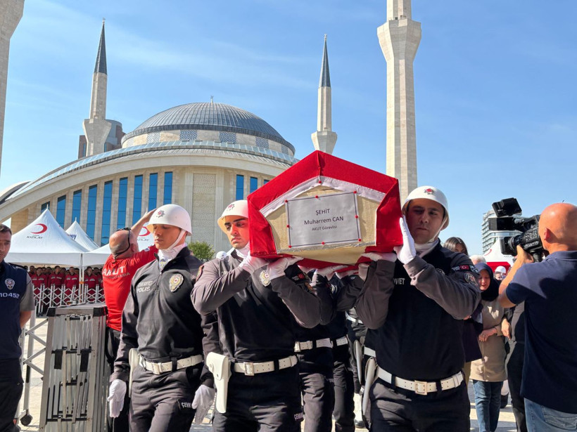 Orman yangını şehitlerimize veda... Şehit AKUT gönüllüleri son yolculuğuna uğurlandı - Resim: 2