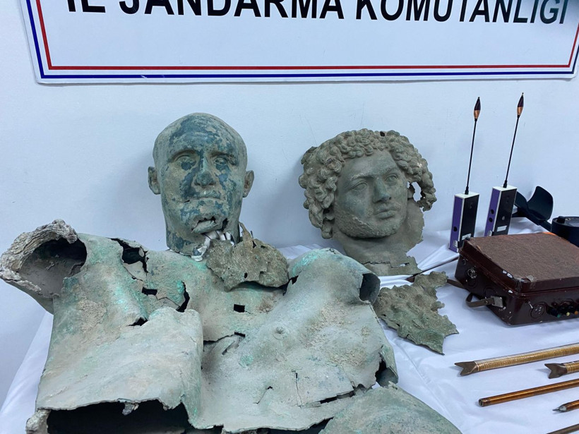 Bayburt’ta 156 adet tarihi eser ele geçirildi; operasyon anı kamerada - Resim: 4