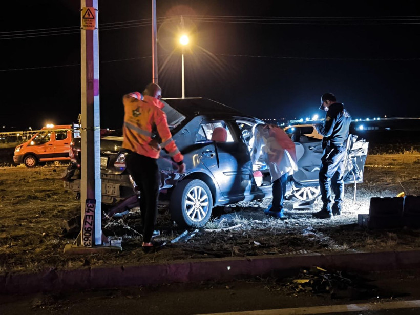 Kars'ta kereste yüklü kamyonla çarpışan otomobilin sürücüsü öldü - Resim: 4