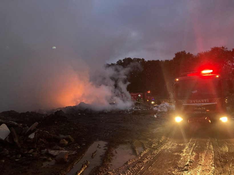 Ordu’da atık toplama merkezinde çıkan yangın söndürüldü - Resim: 3