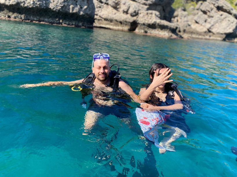 Su altında evlilik teklifi yapıp, yüzük taktı - Resim: 1