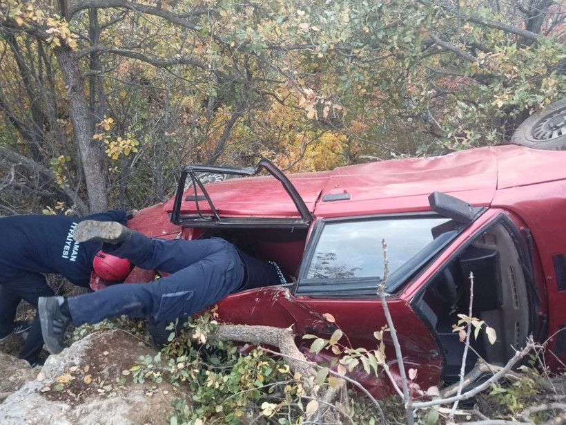 Otomobil şarampole yuvarlandı: 3 yaralı - Resim: 3