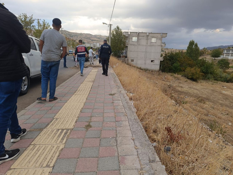 Diyarbakır'da, ağaçlık alanda erkek cesedi bulundu - Resim: 3