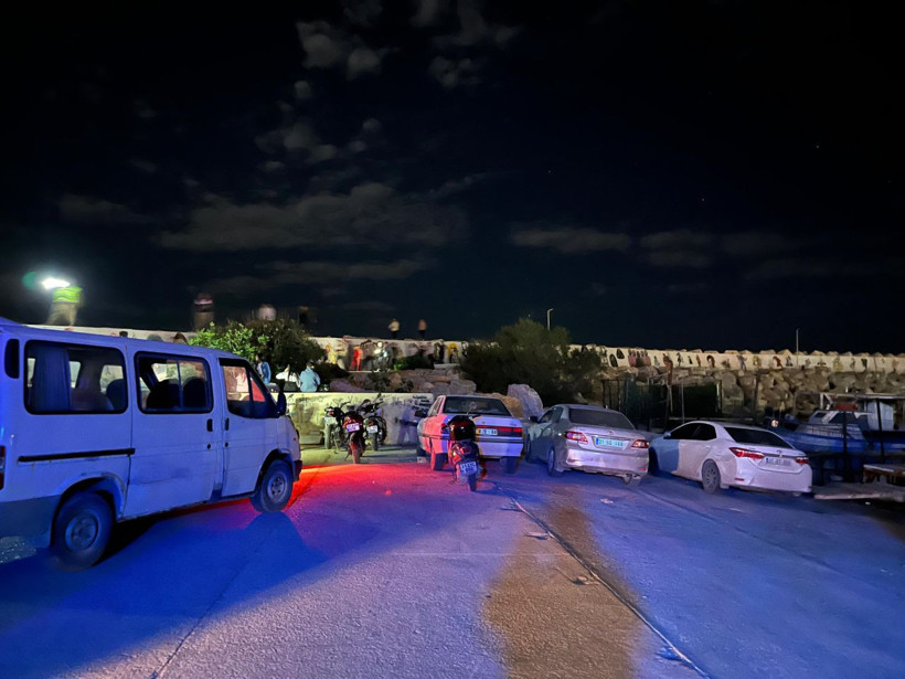 Kayalıklarda yürürken denize düşüp, ağır yaralandı - Resim: 4