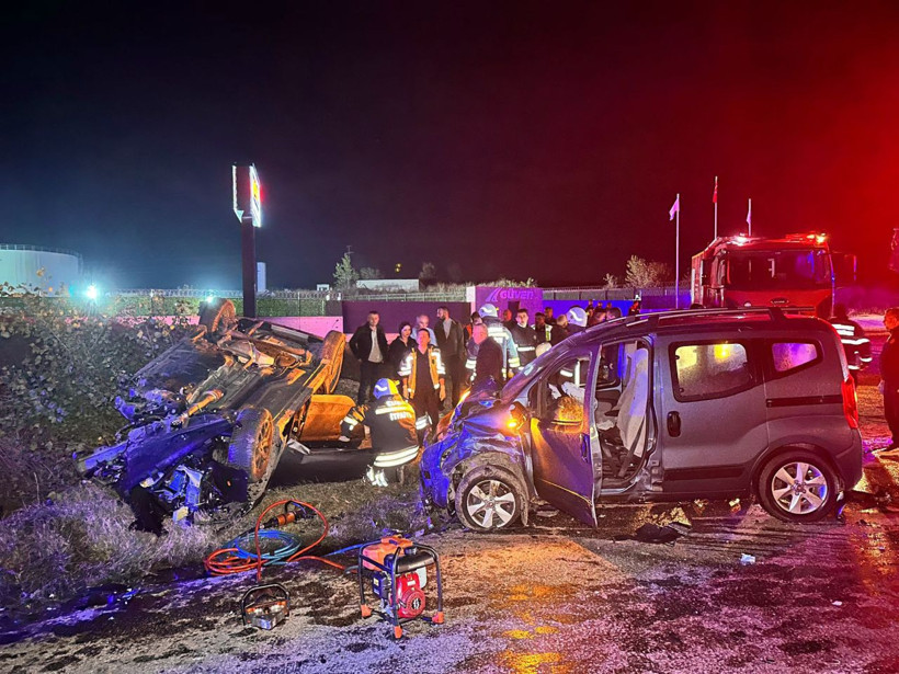 Edirne'de 2 TIR ve 3 otomobilin karıştığı zincirleme kaza - Resim: 4