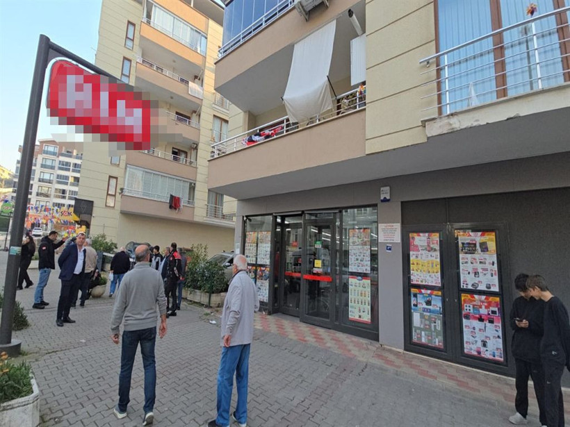 Eski eşini göğsünden bıçakladı, polisi arayıp teslim oldu - Resim: 1