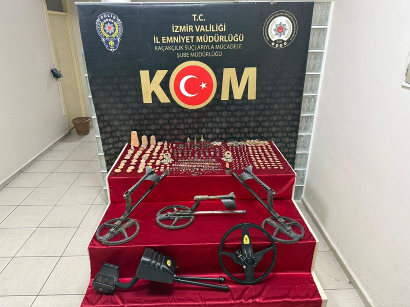 İzmir’deki operasyonda 1142 adet tarihi eser ele geçirildi - Resim: 3