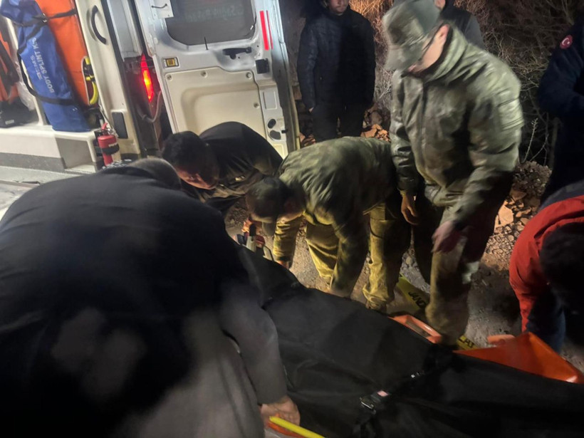 Kamyon uçuruma yuvarlandı, sürücüsü öldü - Resim: 2