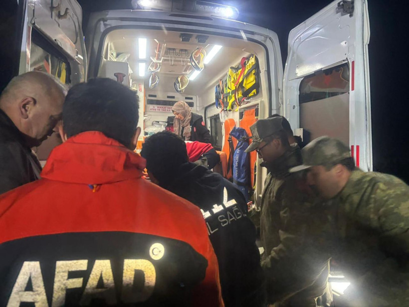 Kamyon uçuruma yuvarlandı, sürücüsü öldü - Resim: 1