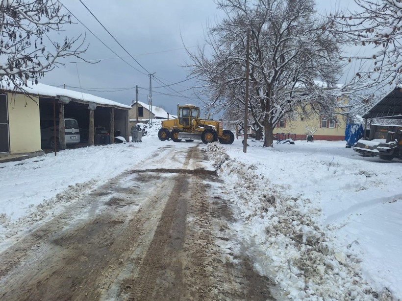 Malatya’da kardan kapanan yollar açılıyor - Resim: 1