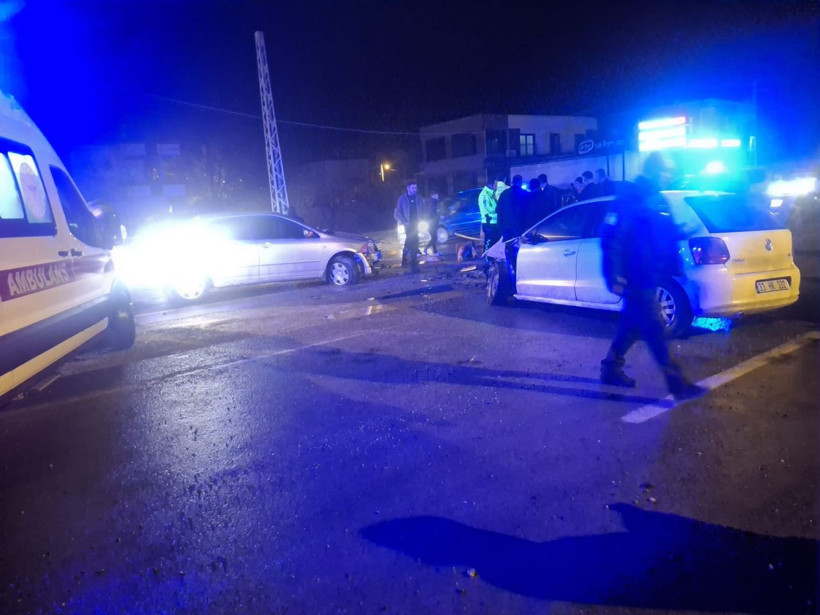 Osmaniye’de iki otomobil çarpıştı: 2 yaralı - Resim: 1