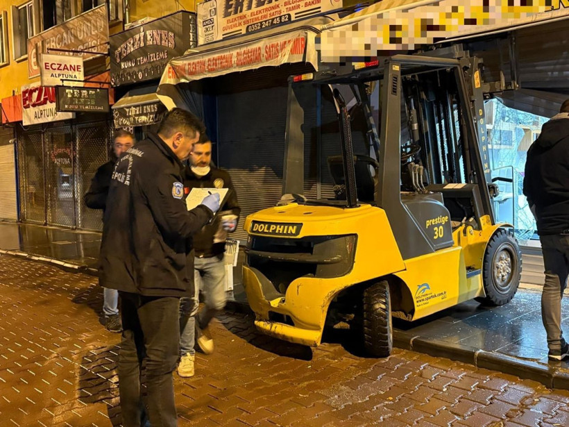 Kayseri'de sıra dışı kuyumcu soygunu! Forkliftle soyup eşekle kaçtı - Resim: 2