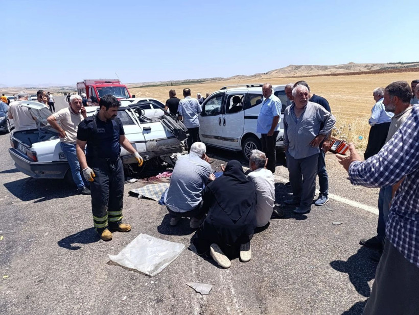 Otomobil ile hafif ticari araç çarpıştı: 4 ölü, 1 yaralı - Resim: 4