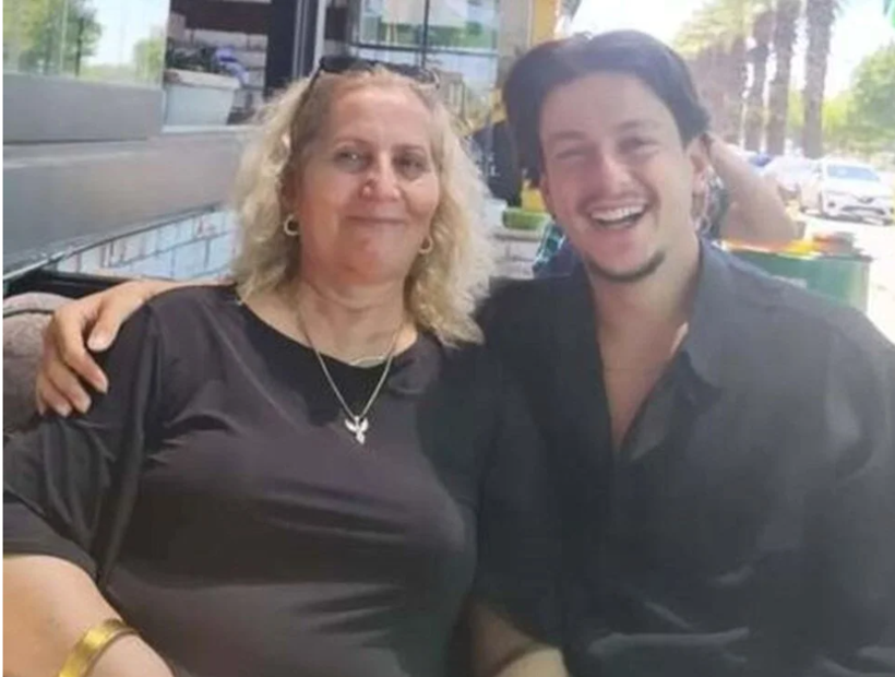 Ünlü futbolcu aşkı için annesini sildi; Paylaşımı olay olmuştu - Resim: 3