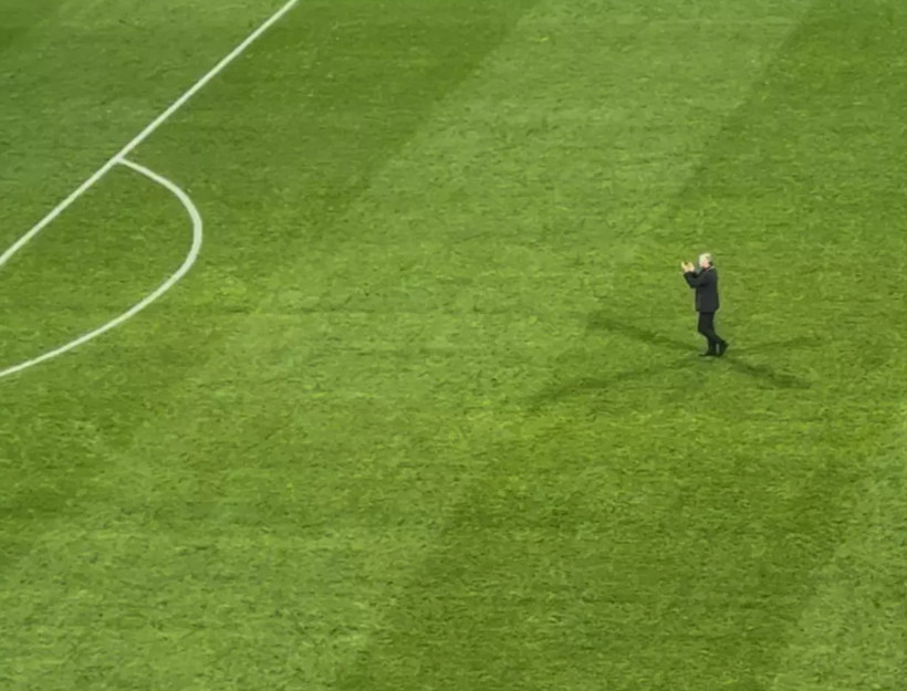 Beşiktaş maçının ardından sahada olay çıktı! Futbolcular yeniden zemine çıkmak zorunda kaldı - Fotoğraf: 3
