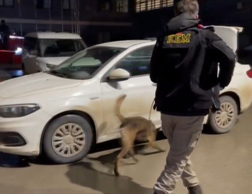 Binlerce uyuşturucu hap ele geçirildi: 3 kişi tutuklandı - Resim: 3