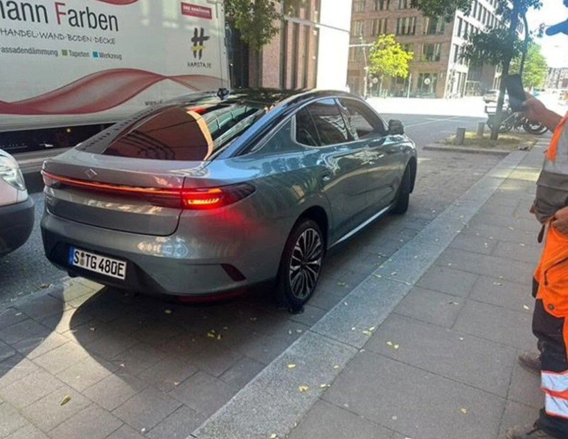 Togg T10F'e Alman plakası takıldı! İlk kez görüntülendi Türkiye'de Eylül ayında satışa çıkması bekleniyor - Fotoğraf: 2