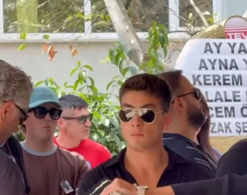 Atakan Özkaya'dan babasına son görev: Cenaze töreninde duygusal anlar - Resim: 2